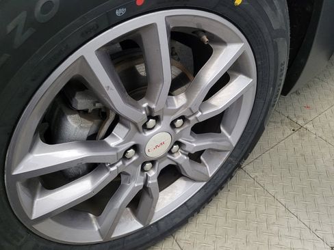 Used 2024 GMC Terrain SLT image 31