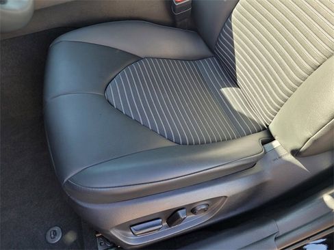 Used 2024 Toyota Camry SE image 10