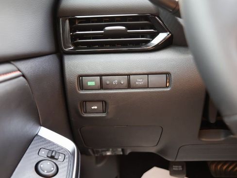 New 2025 Nissan Sentra SR image 15