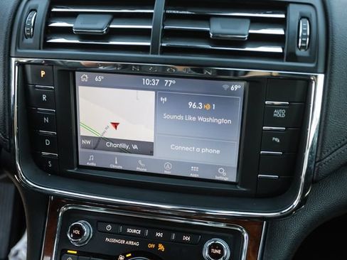 Used 2020 Lincoln Continental AWD w/ Premium Package image 39