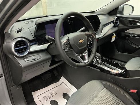 New 2026 Chevrolet Trax LT w/ LT Convenience Package FWD image 10