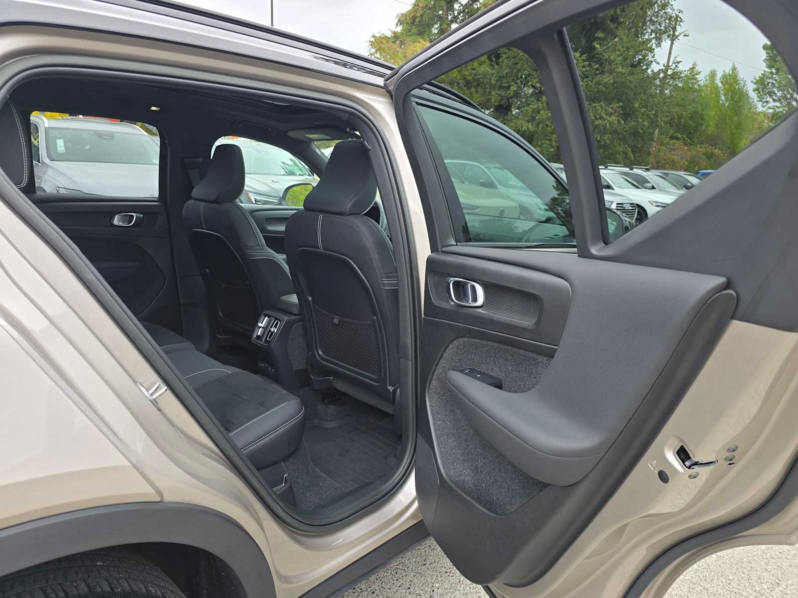 Certified 2023 Volvo XC40 Recharge Ultimate w/ Protection Package Premier AWD/4WD image 14