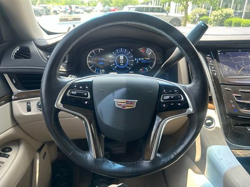 Used 2020 Cadillac Escalade Luxury AWD/4WD image 15