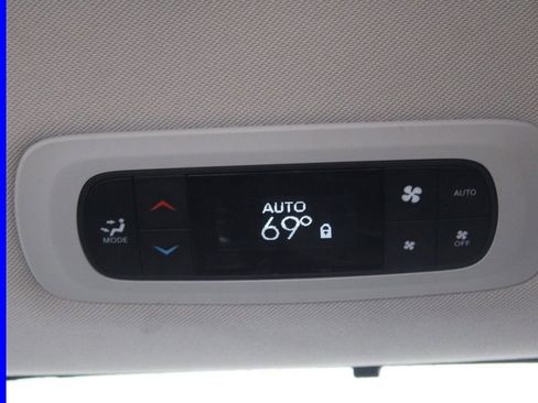 Used 2018 Chrysler Pacifica Touring-L Plus image 29