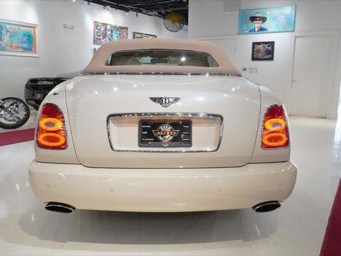 Used 2008 Bentley Azure image 9