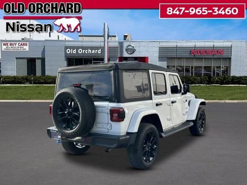 Used 2022 Jeep Wrangler Unlimited Sahara AWD/4WD image 4
