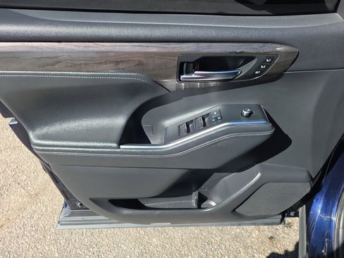 Used 2020 Toyota Highlander Platinum image 13