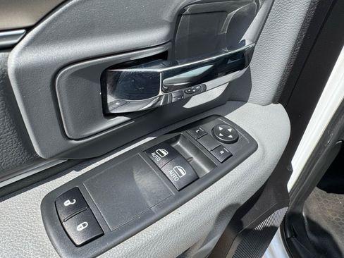 Used 2018 RAM 1500 Express RWD image 23