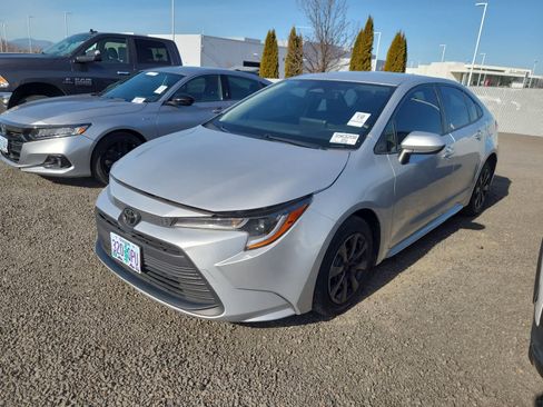 Used 2023 Toyota Corolla LE image 1