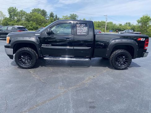 Used 2010 GMC Sierra 1500 SLE w/ All-Terrain Package AWD/4WD image 2