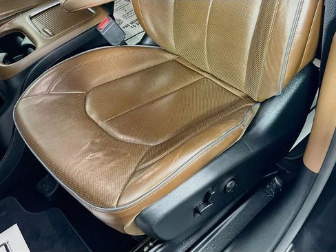 Used 2019 Chrysler Pacifica Limited w/ Tire & Wheel Group FWD image 20
