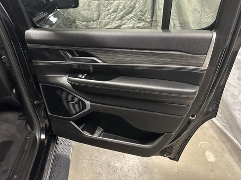 Used 2022 Jeep Wagoneer Series II AWD/4WD image 13