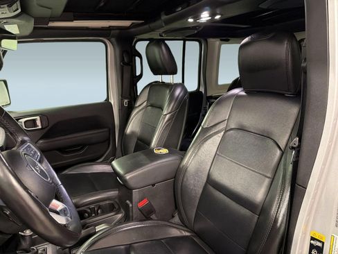 Used 2022 Jeep Wrangler Unlimited Sahara AWD/4WD image 5