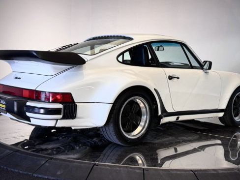 Used 1989 Porsche 911 Carrera RWD image 25