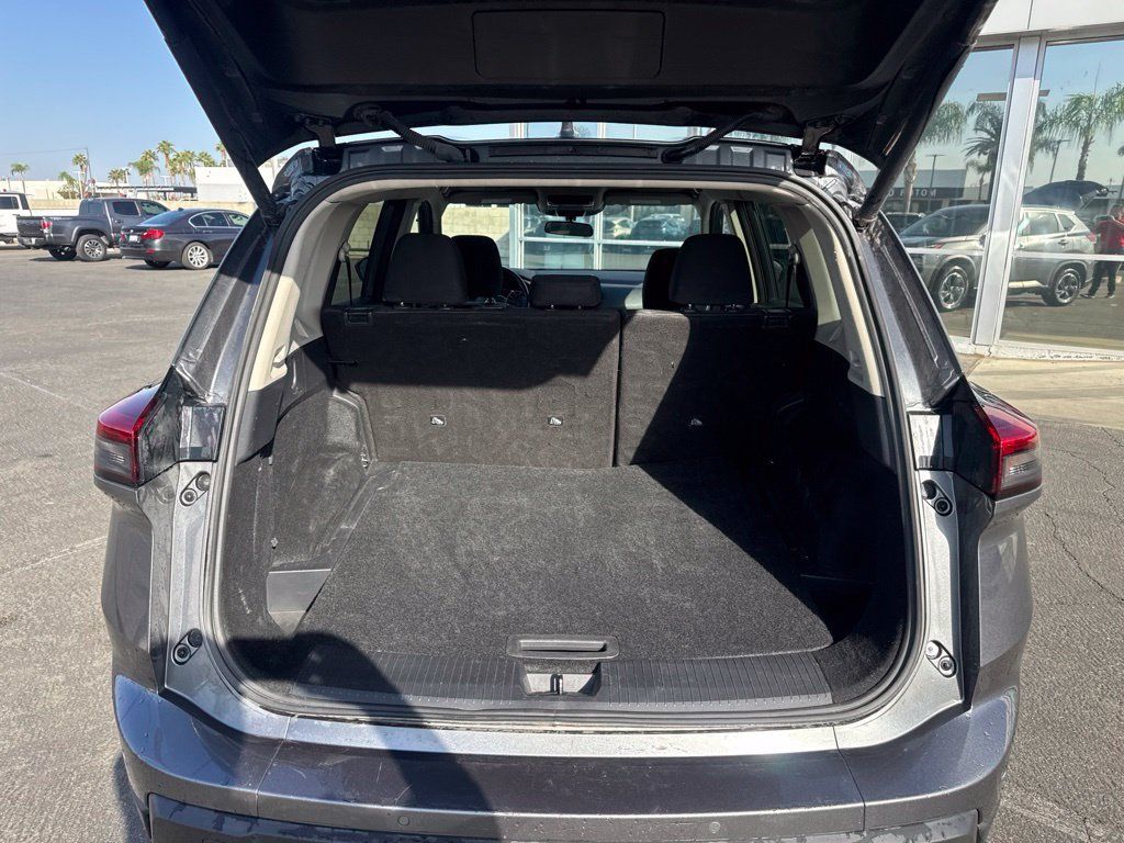 Used 2026 Nissan Rogue SV AWD/4WD image 14