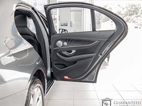 Used 2019 Mercedes-Benz E 300 4MATIC w/ Driver Assistance Package image 40