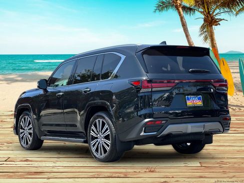 Used 2026 Lexus LX 700h Luxury AWD/4WD image 4