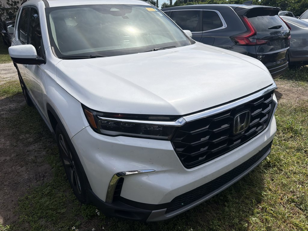 Used 2024 Honda Pilot Touring image 3