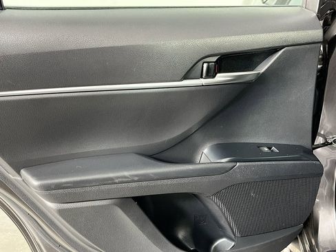 Used 2020 Toyota Camry SE image 27