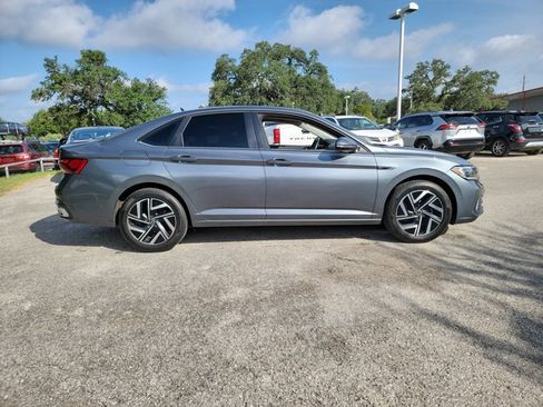 Used 2024 Volkswagen Jetta SEL FWD image 4