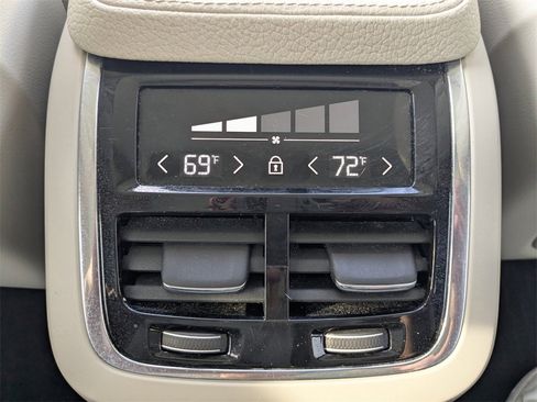 Used 2018 Volvo XC90 T6 Momentum w/ Convenience Package image 19