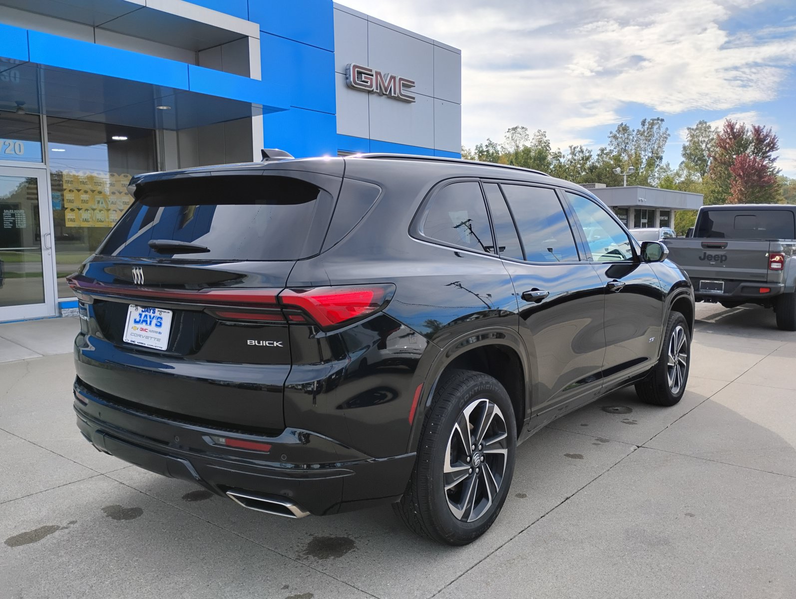 Used 2025 Buick Enclave Sport Touring FWD image 8