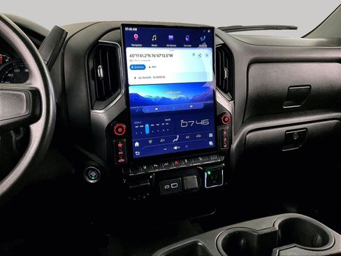 Used 2024 Chevrolet Silverado 2500 Custom w/ Custom Value Package image 6