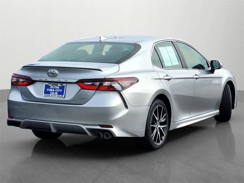 Used 2024 Toyota Camry SE image 6
