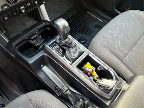 Used 2018 Toyota Tacoma TRD Sport image 25