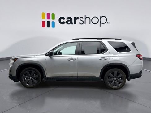 Used 2024 Honda Pilot Sport image 2