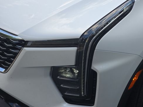 Used 2024 Cadillac XT4 Premium Luxury w/ Technology Package FWD image 33