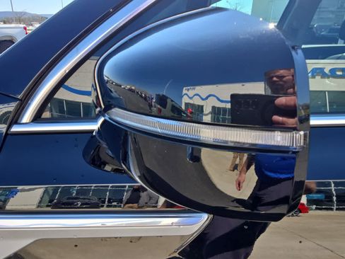 Used 2024 Kia Sorento S image 9