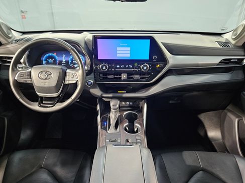 Used 2023 Toyota Highlander Platinum FWD image 10