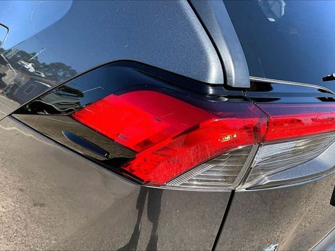 Used 2019 Toyota RAV4 XLE Premium FWD image 28
