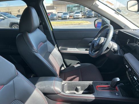 Used 2025 Nissan Kicks SR image 4