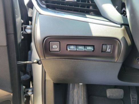 Used 2024 Buick Enclave Premium image 16