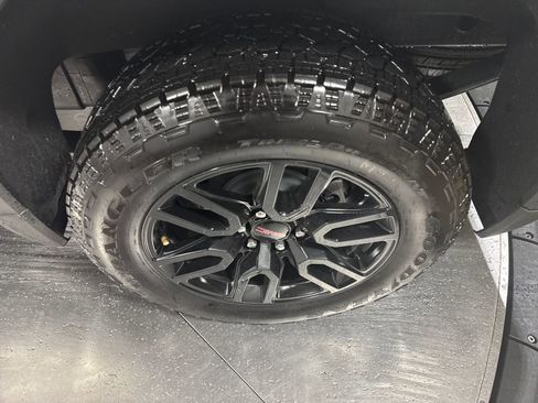 Used 2026 GMC Sierra 1500 Elevation w/ Preferred Package image 8