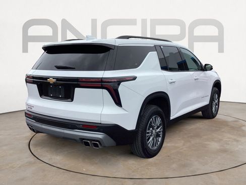 Used 2025 Chevrolet Traverse LT image 14