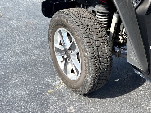 Used 2019 Jeep Wrangler Unlimited Sahara AWD/4WD image 22
