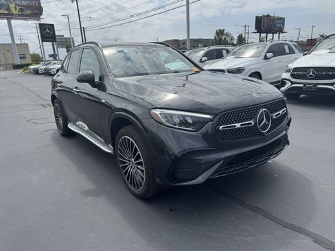 Used 2025 Mercedes-Benz GLC 350e 4MATIC image 2