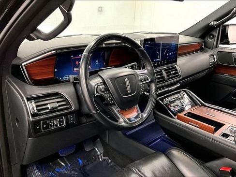 Used 2024 Lincoln Navigator Reserve image 14