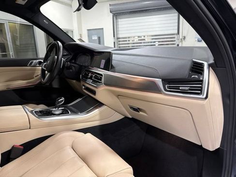 Used 2021 BMW X5 xDrive40i w/ M Sport Package AWD/4WD image 15