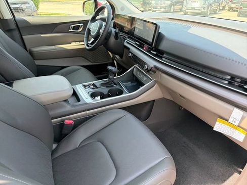 New 2026 Kia Carnival EX FWD image 21