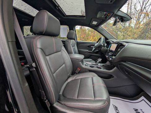 Used 2023 Chevrolet Traverse RS image 51