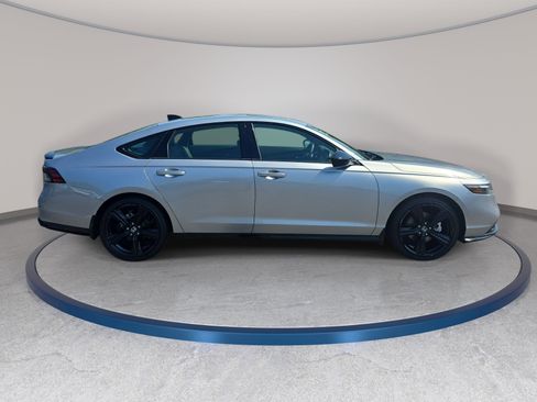 Used 2024 Honda Accord Sport image 4