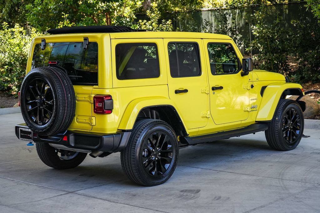 Used 2023 Jeep Wrangler Unlimited Sahara w/ Cold Weather Group AWD/4WD image 6
