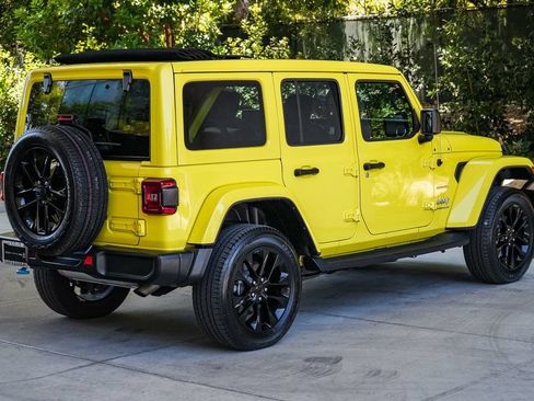 Used 2023 Jeep Wrangler Unlimited Sahara w/ Cold Weather Group AWD/4WD image 6
