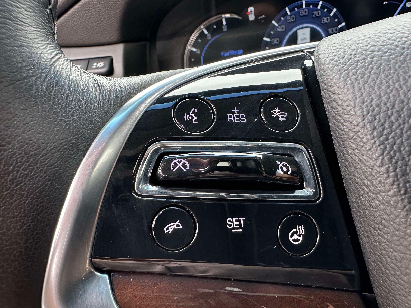 Used 2020 Cadillac Escalade Premium Luxury AWD/4WD image 15