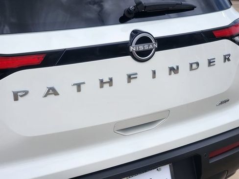 Used 2025 Nissan Pathfinder SV AWD/4WD image 15