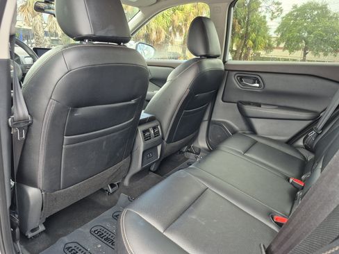 Certified 2021 Nissan Rogue SV FWD image 19